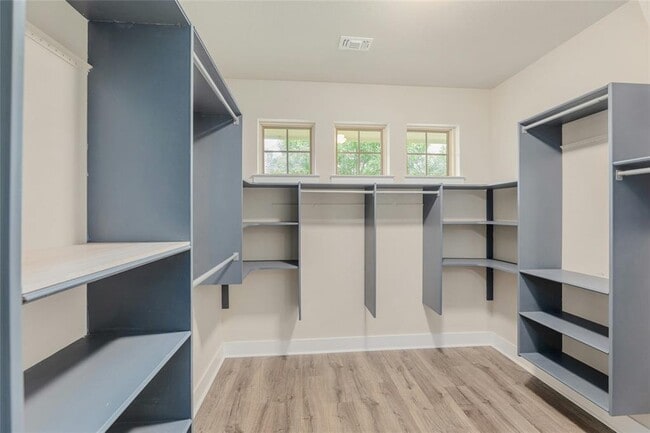 Building Photo - 11108 Railway Ln