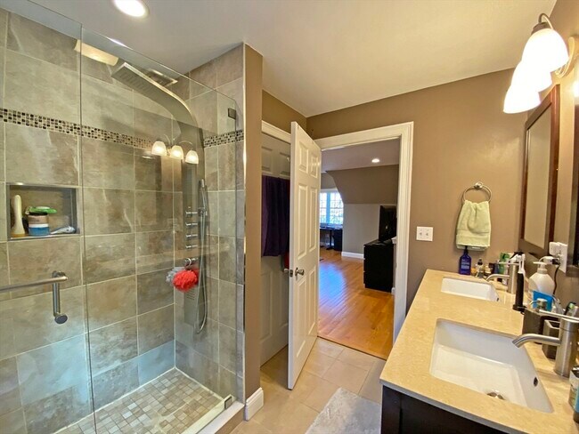 Building Photo - 375 Lowell Ave