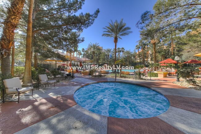 Building Photo - Meridian 2 BED|2BA FURNISHED CONDO 1 BLOCK...