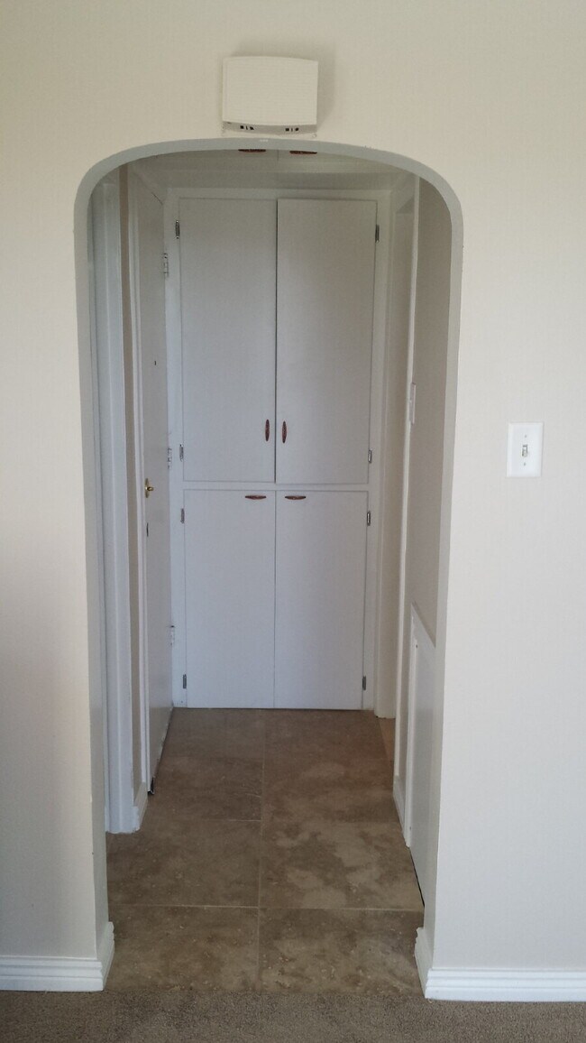 Building Photo - Newly Renovated Studio Apt. in Classic Victorian Home in Baker District