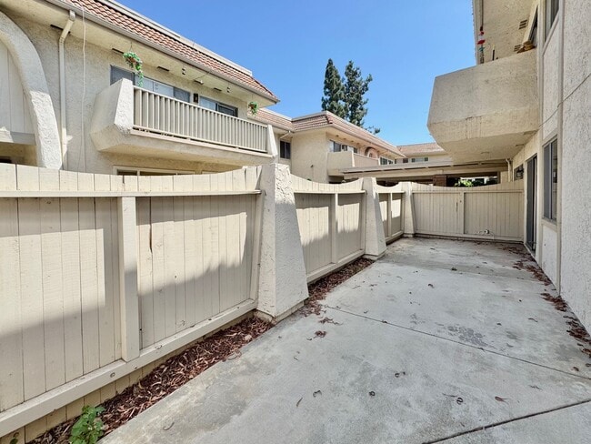 Building Photo - Cozy 2-Bedroom Condo in La Verne