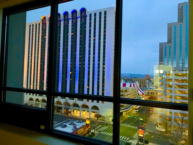 Building Photo - 450 N Arlington Ave