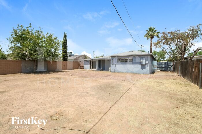 Building Photo - 2417 E Earll Dr