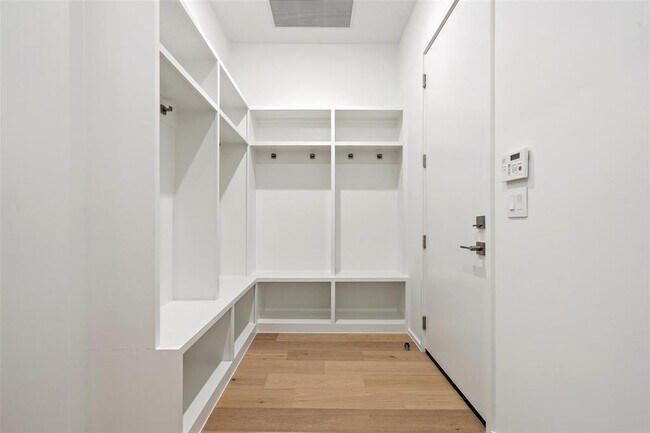 Building Photo - 2704 Mountain Laurel Dr