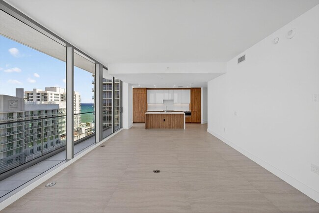 Building Photo - 153 N Seabreeze Blvd