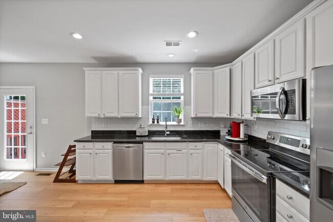 Building Photo - 43459 Laidlow St