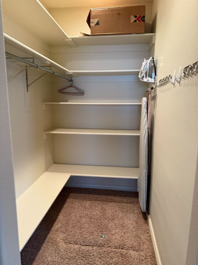 Building Photo - Discover the charm of this 2007-built Single Family home nestled in the heart of Vernal, UT.