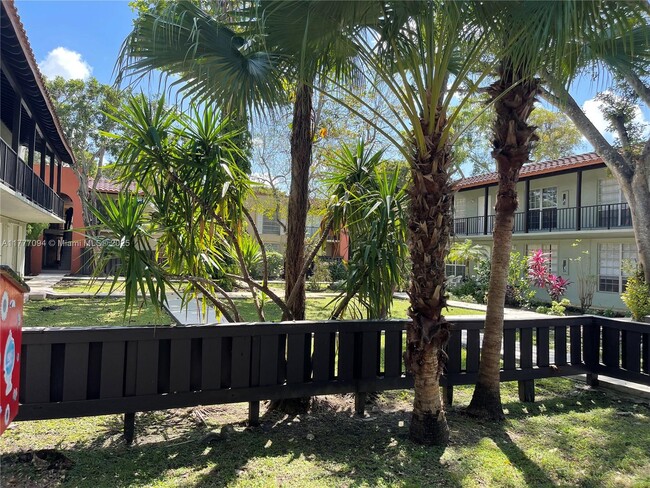 Building Photo - 10820 N Kendall Dr