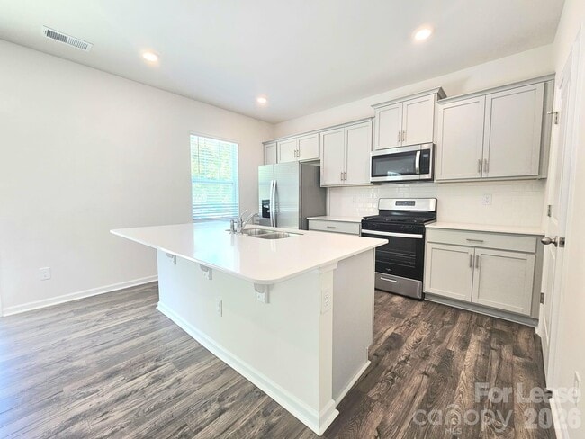 Building Photo - 3854 Rosewood Dr