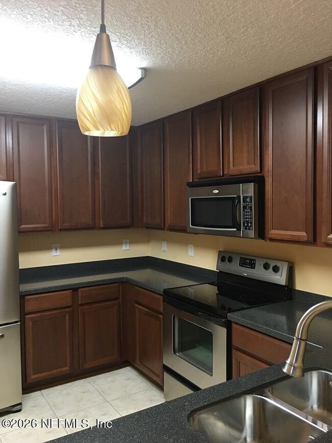Building Photo - 7053 Snowy Canyon Dr