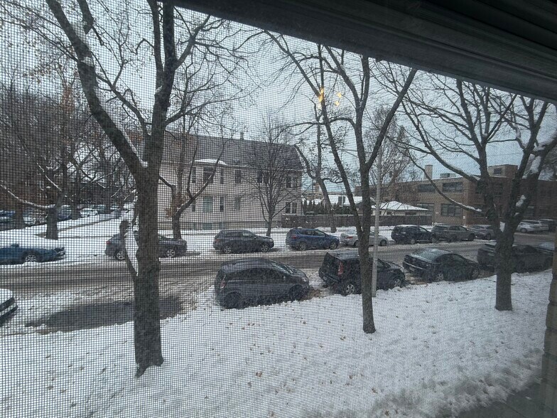 Building Photo - 5069 N Wolcott Ave