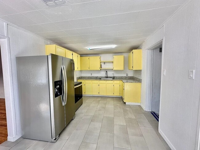 Building Photo - 819 15th St