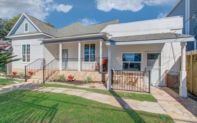 Primary Photo - 2111 Summer St