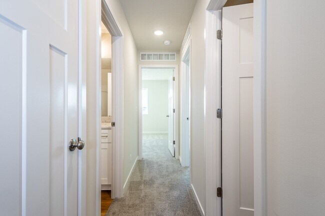 Building Photo - Stunning New Built 5 Bed Duplex!