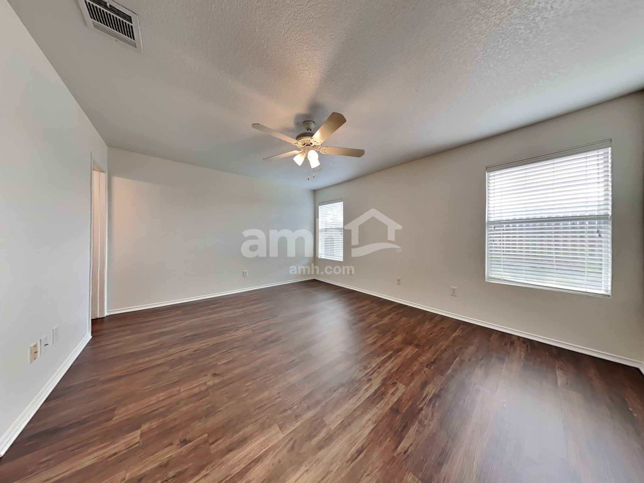 Building Photo - 8528 Hawkview Dr