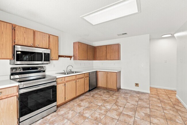 Building Photo - 8018 Chestnut Bluff Dr