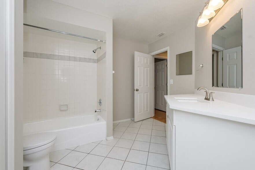 Building Photo - 4708 31st St Ct E