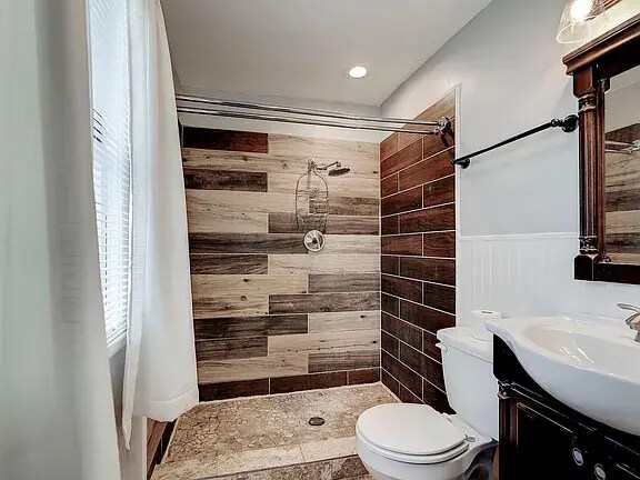 Building Photo - 4449 Kingsley Dr