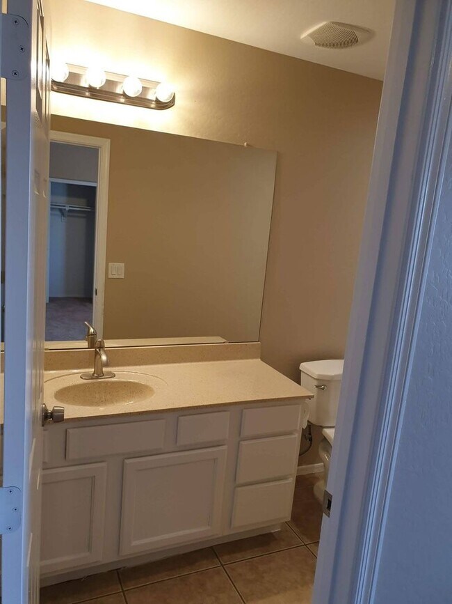 Building Photo - Charming 3BR House in Phoenix
