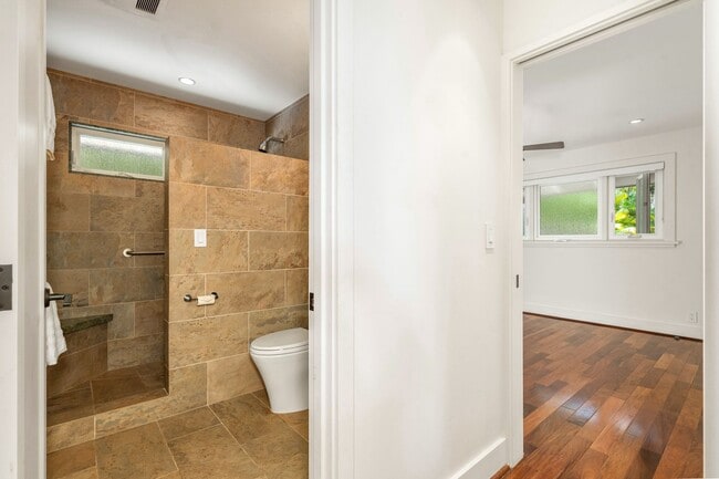 Building Photo - Beautiful Custom Built Home in Wailuku Heights, 2 Bed/3 Bath with Flex Room, Magnificent Ocean/Mo...