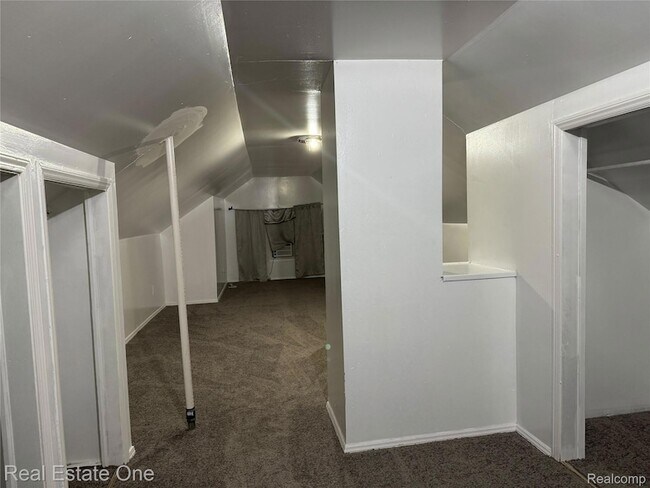 Building Photo - 5016 Mead St