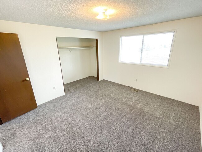 Building Photo - 846 Homedale Rd