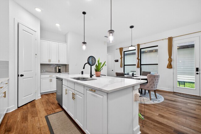 Building Photo - 1514 Park Path Dr