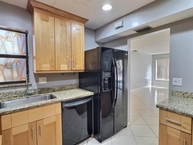 Building Photo - 3831 Cocoplum Cir