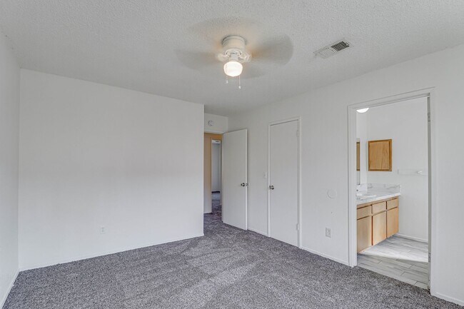 Building Photo - 4418 White Ln