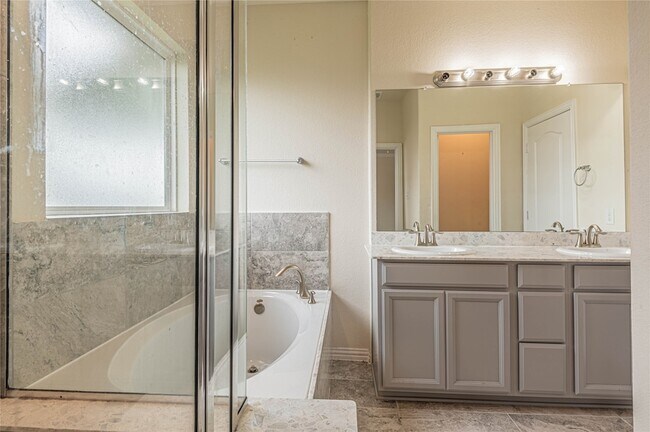 Building Photo - 21263 Lucknow Ln