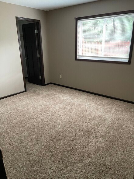 Building Photo - 500 13th Ave N