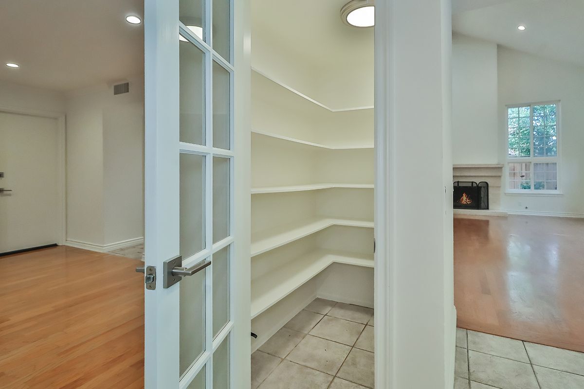 Building Photo - 2086 Glastonbury Rd
