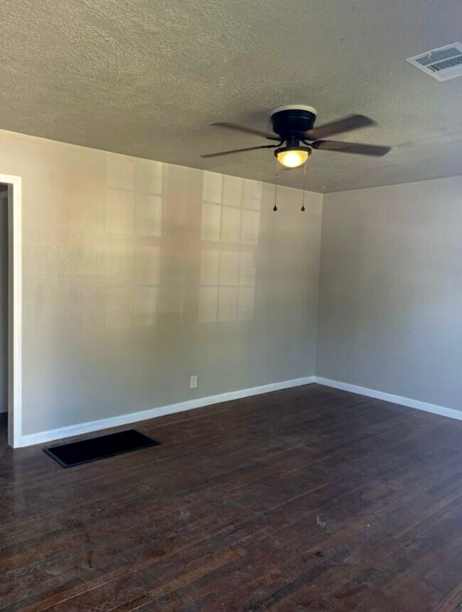 Building Photo - 1302 Parker St