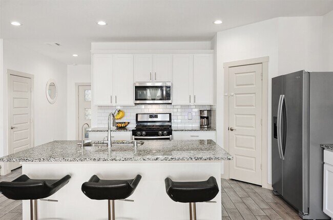 Building Photo - 2421 Mar Vis Ln