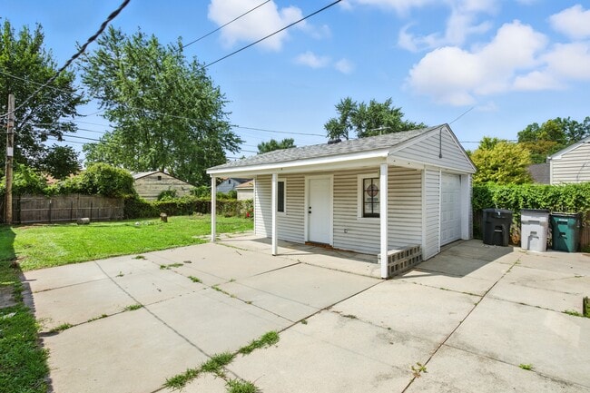 Building Photo - 23147 Vance Ave