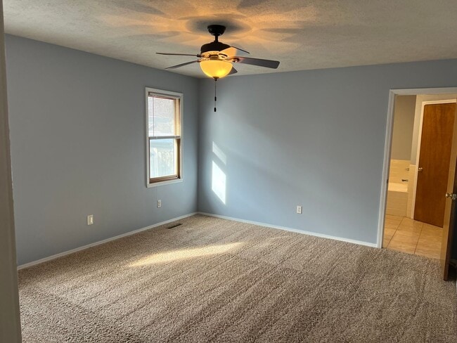 Building Photo - Quiet 3Bed / 2Bath in Springfield