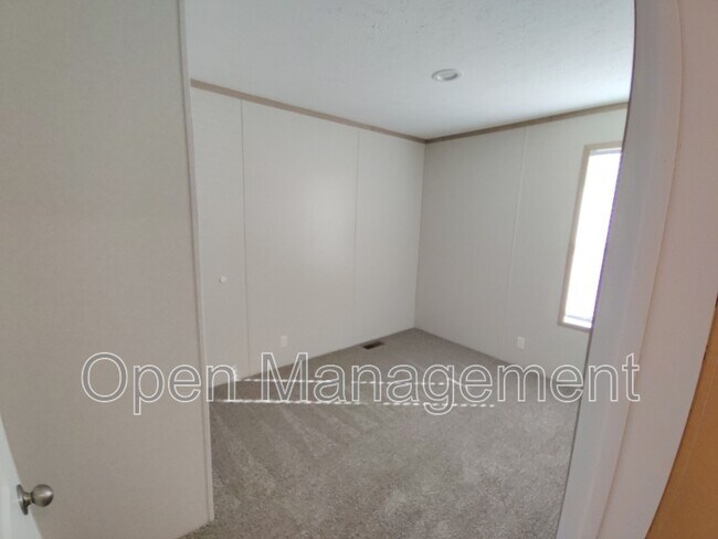 Building Photo - 24 Erin Ln