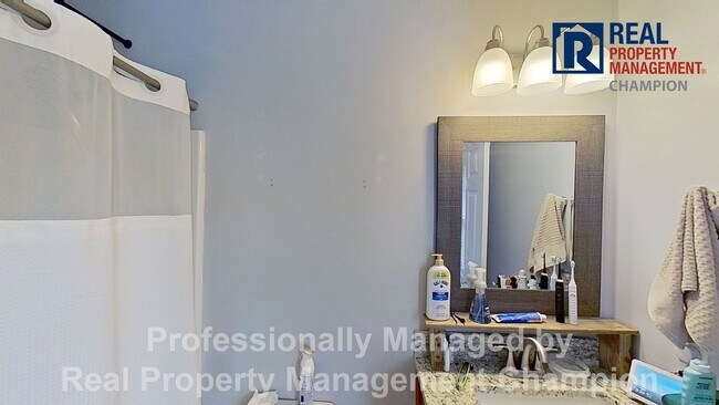 Building Photo - Immaculate 3 BD/2 BA Home w/Vaulted Ceilings, LVP Flooring and Fenced Yard