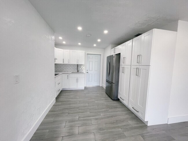 Building Photo - 5649 S 37th Ct