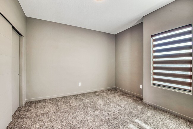 Building Photo - Beautiful East side House 4 bed-2.5 baths, part of The Overlook Casa Club that includes Swimming ...