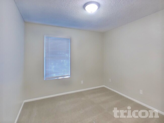 Building Photo - 1550 E Kramer St