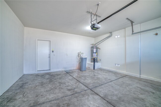 Building Photo - 7425 Glorious Sun Dr