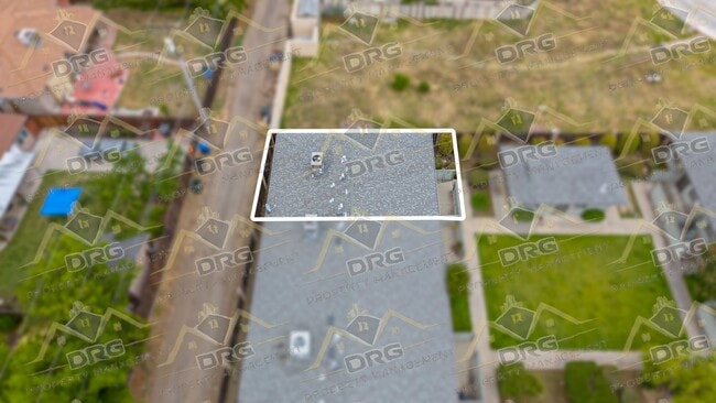 Building Photo - 1229 W Roseburg Ave