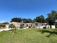Building Photo - Beautiful beachside home!