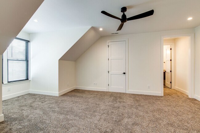 Building Photo - Like New 4 Bedroom Luxury Home in Franklin TN