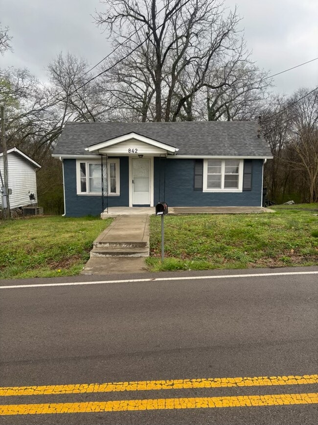 Building Photo - 842 Iron Bridge Rd