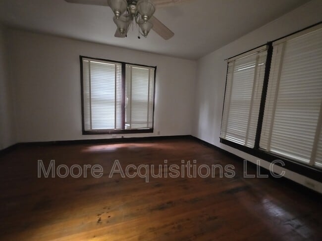 Building Photo - 415 W Rainey St
