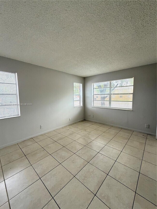 Building Photo - 95 NE 41st St