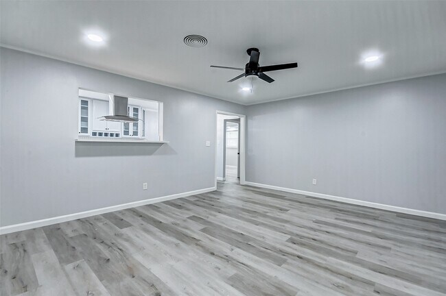 Building Photo - 5122 W Bellfort Ave