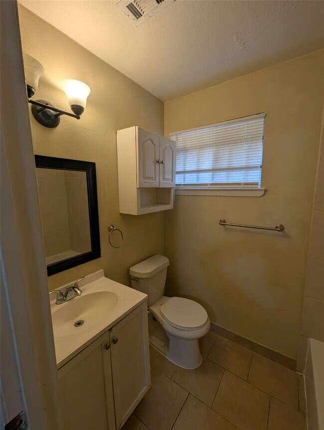 Building Photo - 5203 Heathercrest Dr